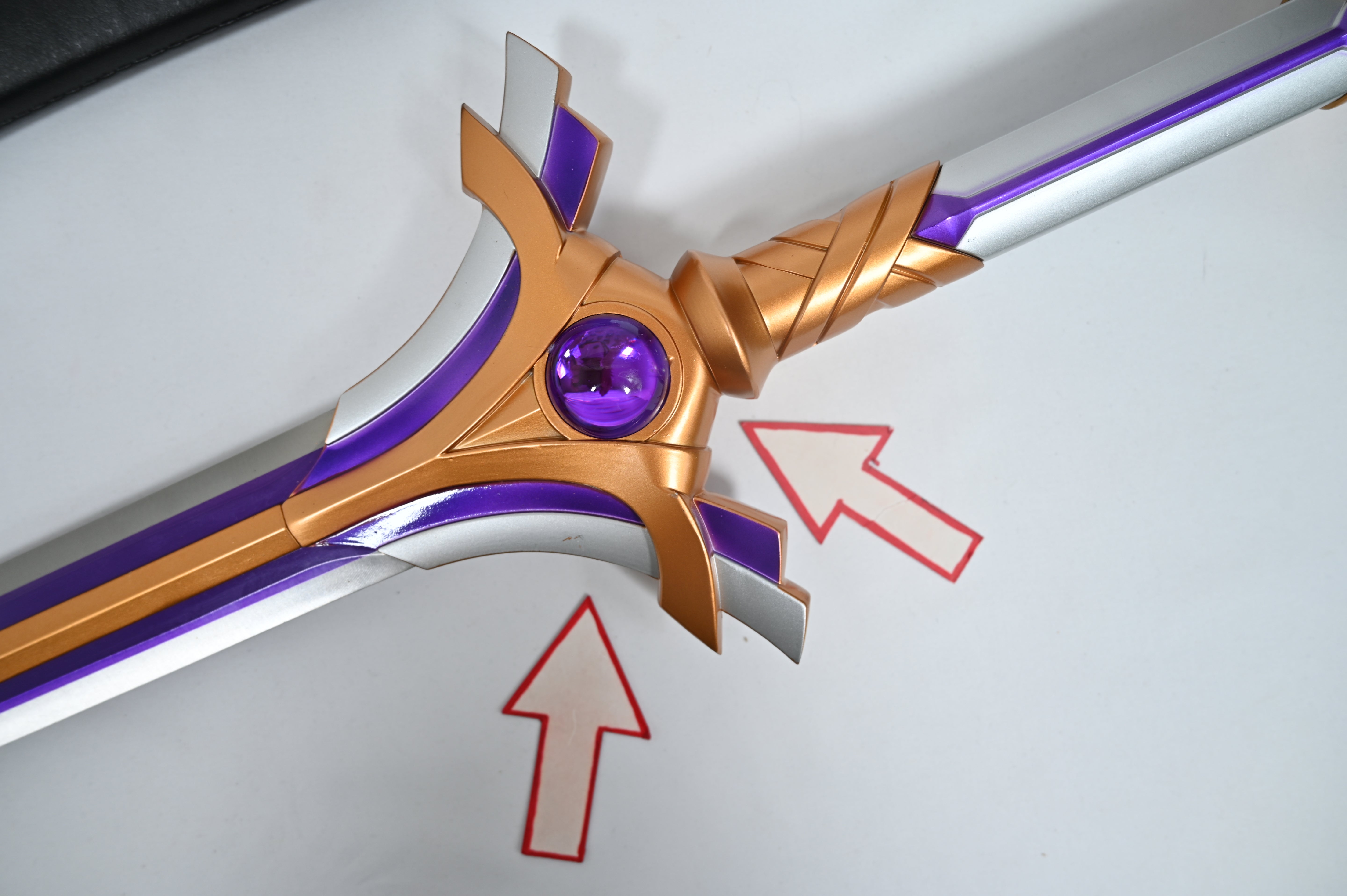 Radiant Light - empuñadura y funda picada