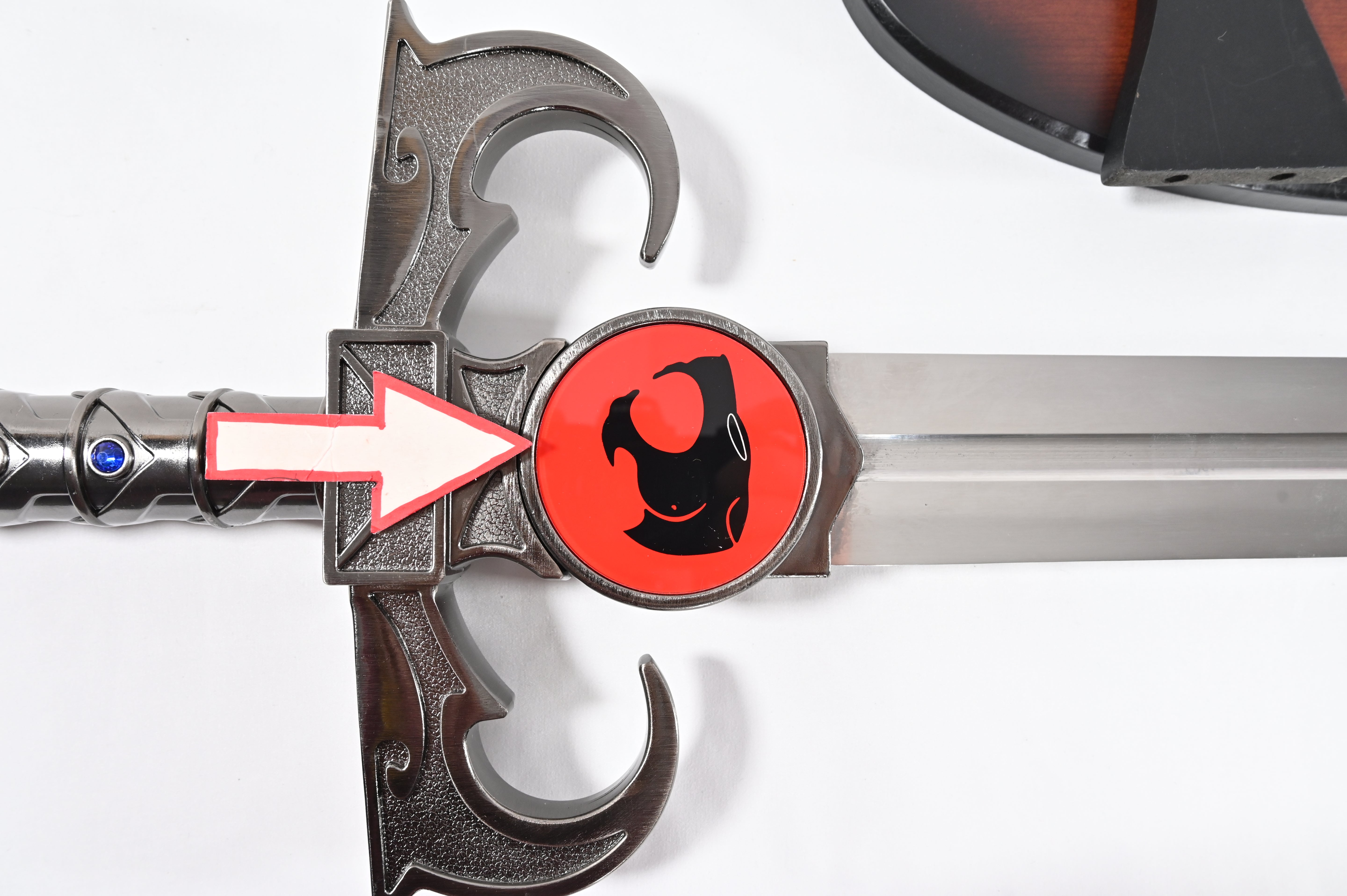 Espada del Augurio - logo dañado, soporte rayado