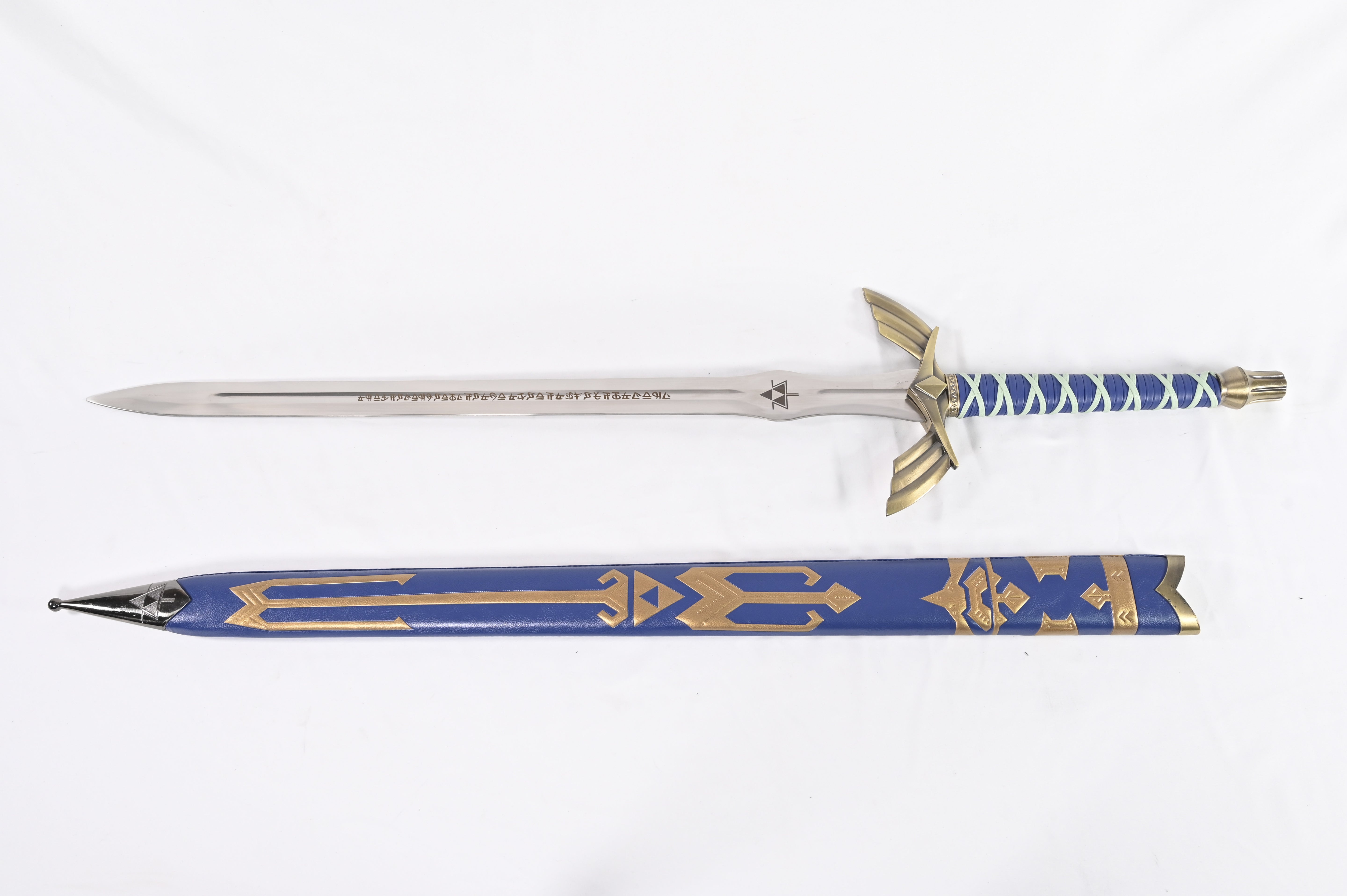 Royal Master Sword - guardamanos manchado, funda manchada, hoja con picaduras