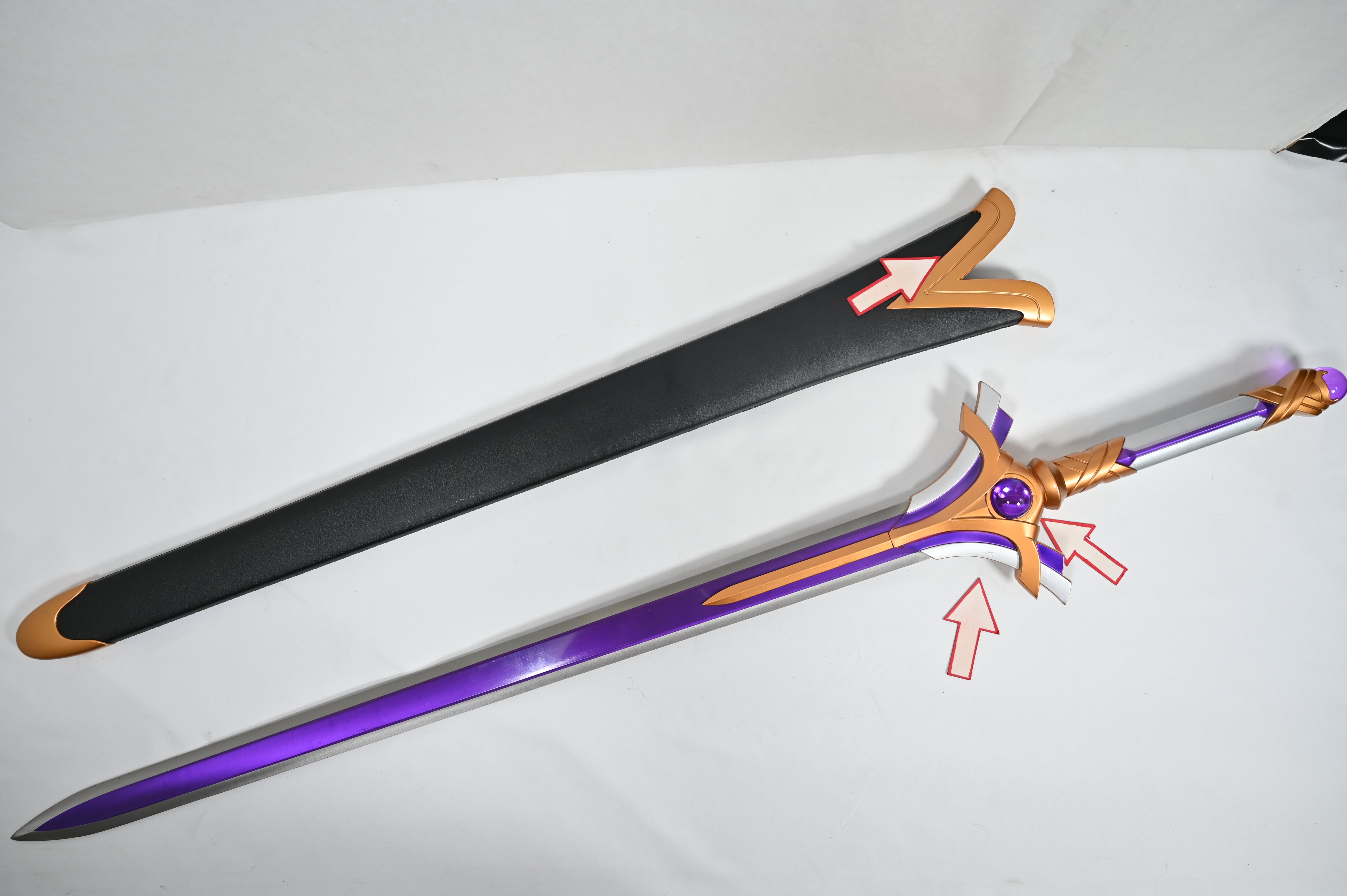 Radiant Light - empuñadura y funda picada