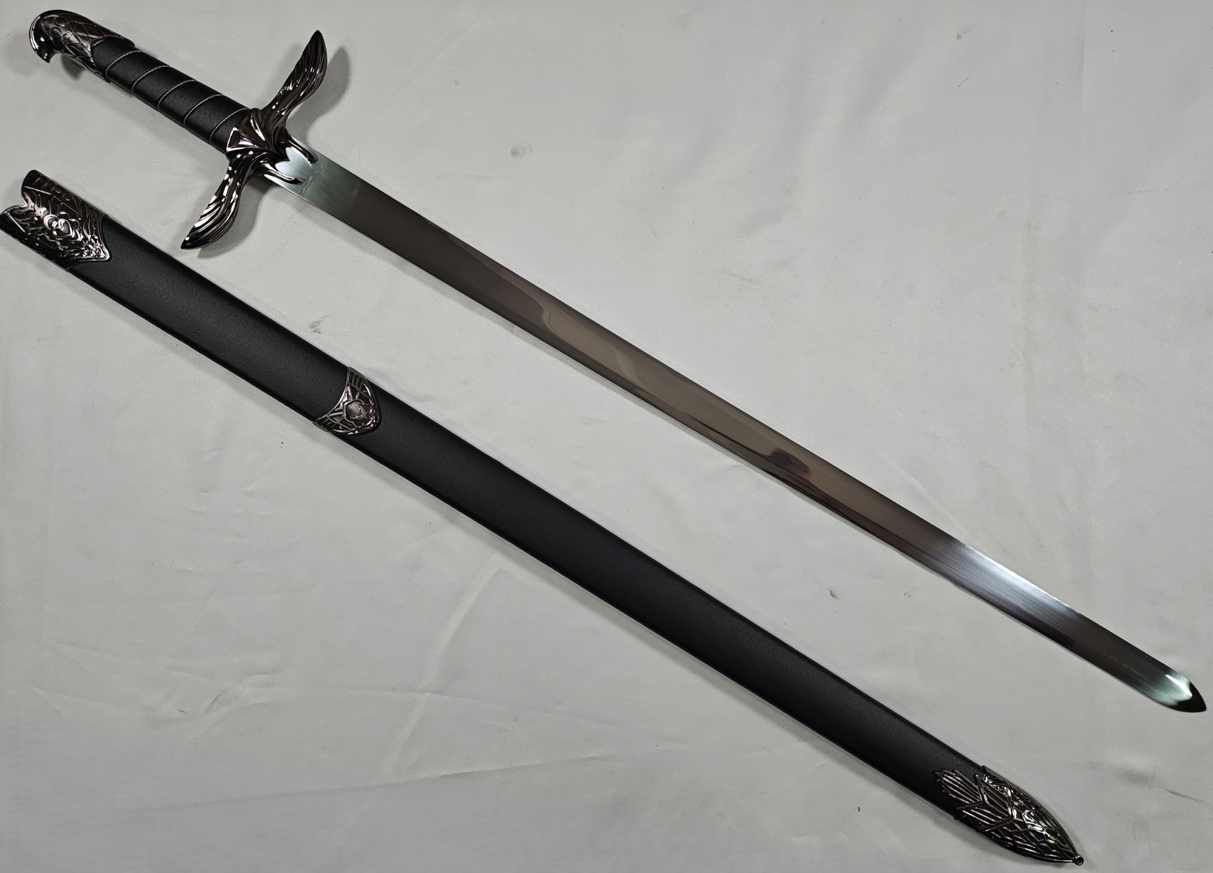 Espada de Altaïr - funda dañada, hoja manchada