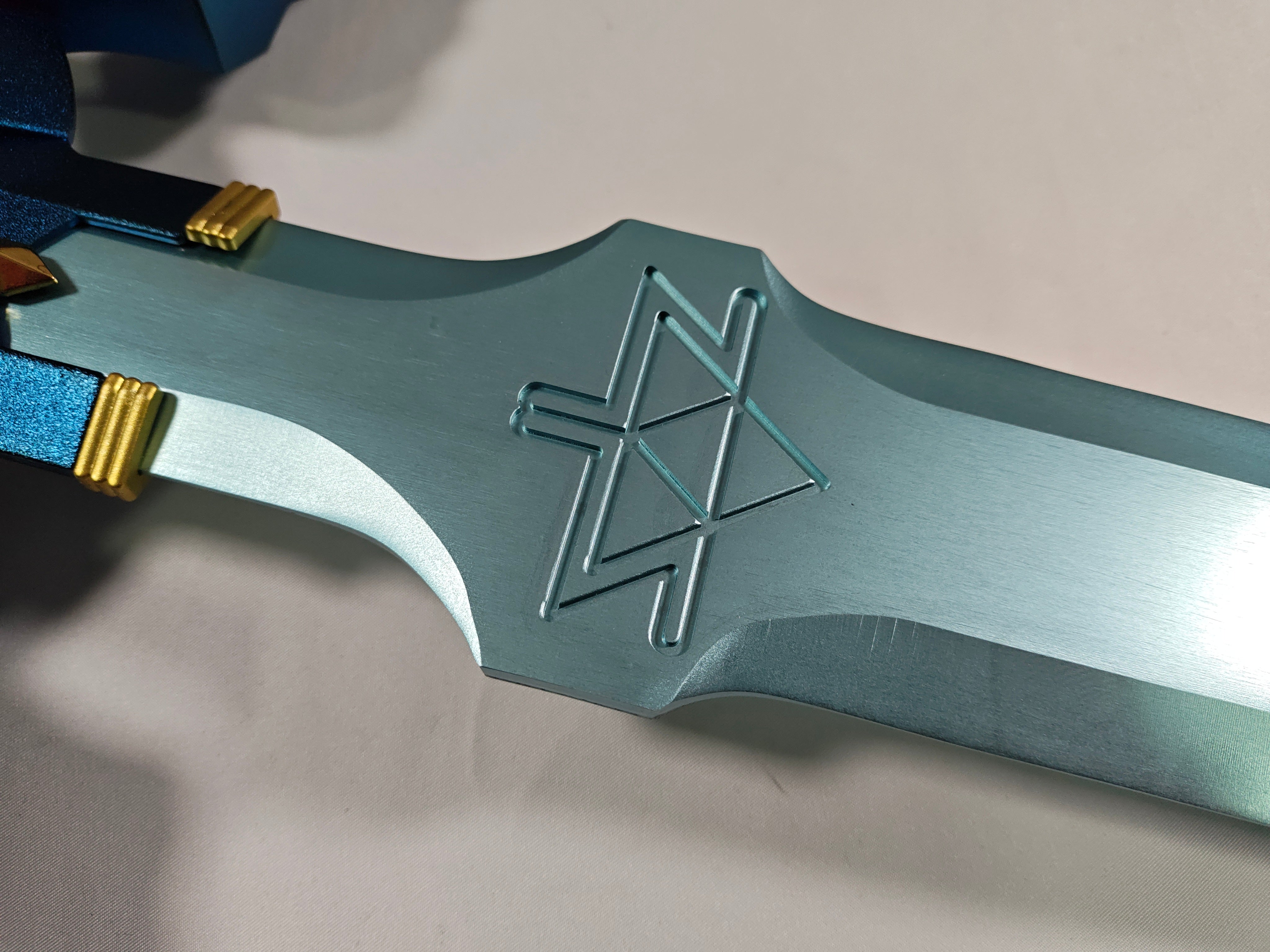 Elite Master Sword - Edición Definitiva - hoja rayada, punta dañada