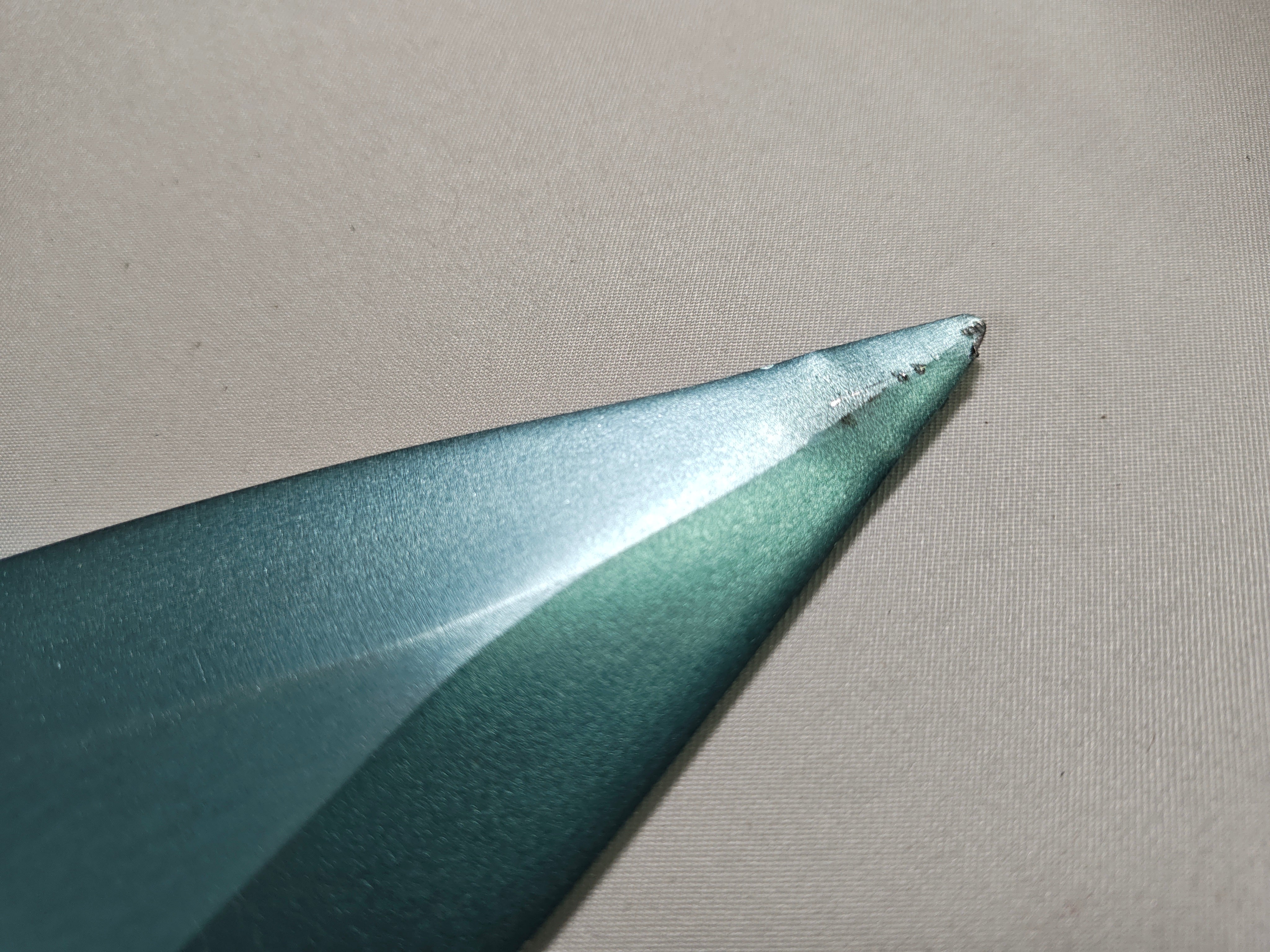 Elite Master Sword - Edición Definitiva - hoja rayada, punta dañada