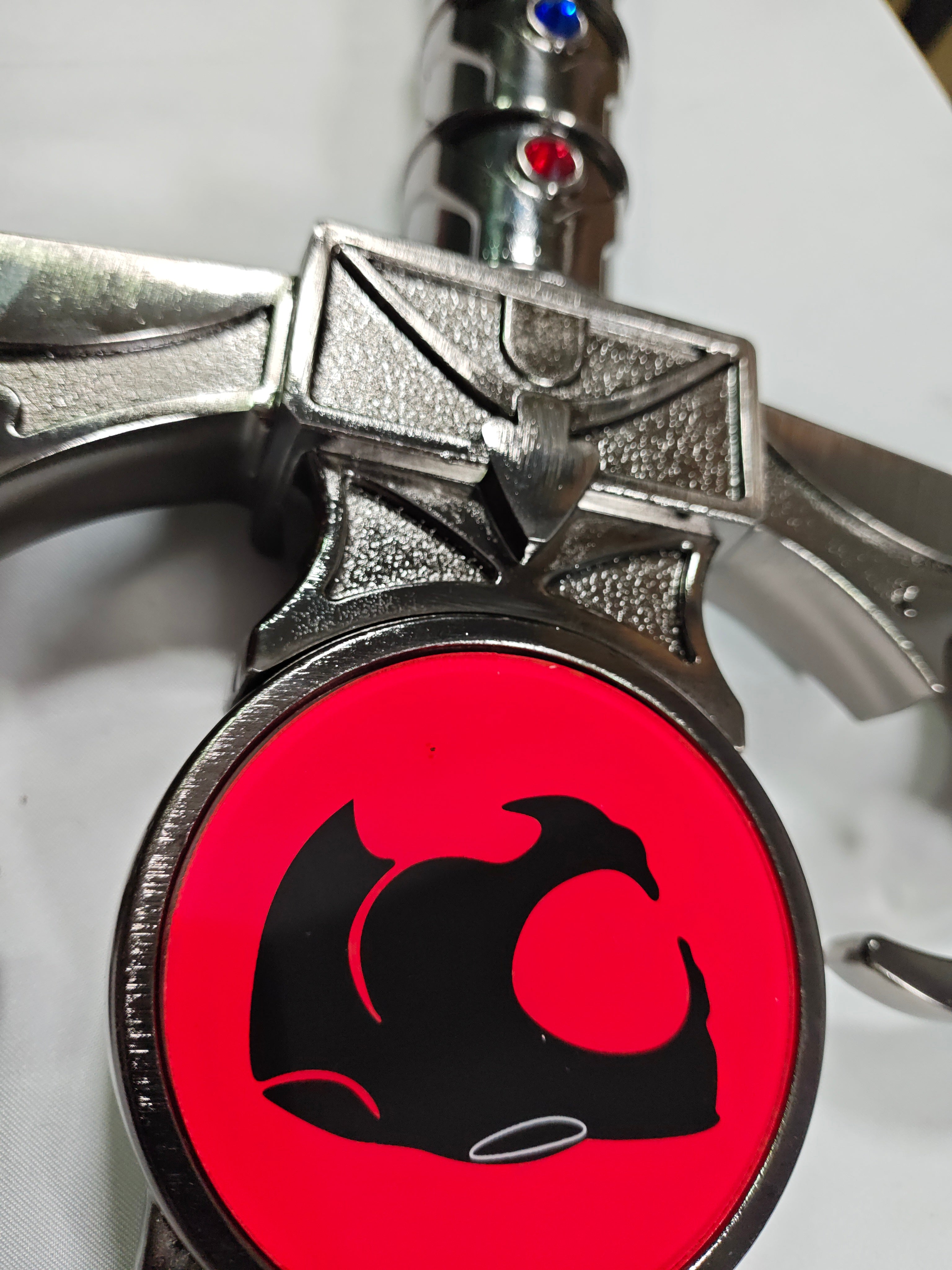 Espada del Augurio - logo dañado, fragmento en interior del mango (hace ruido al mover)
