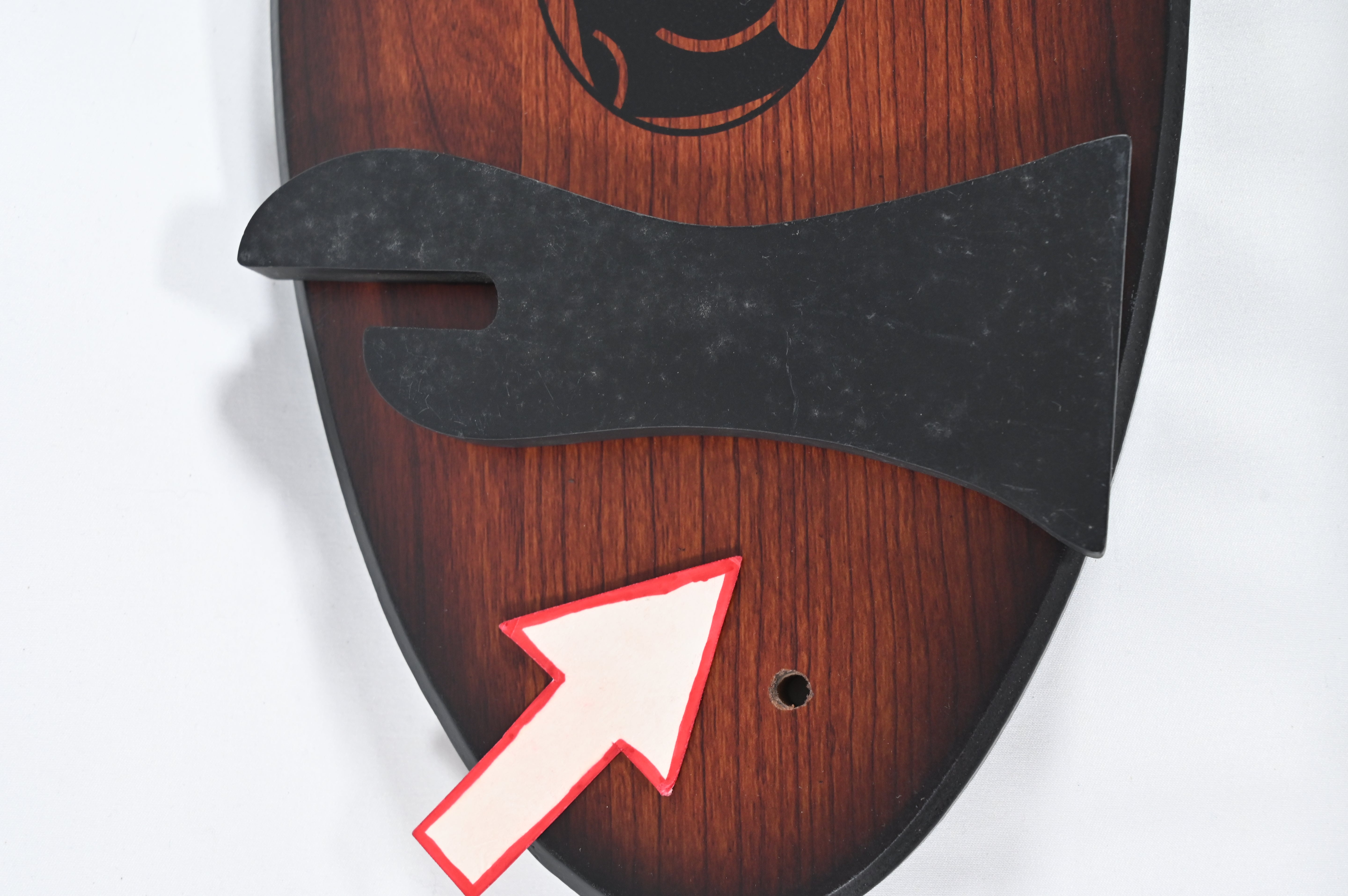 Espada del Augurio - logo dañado, soporte rayado