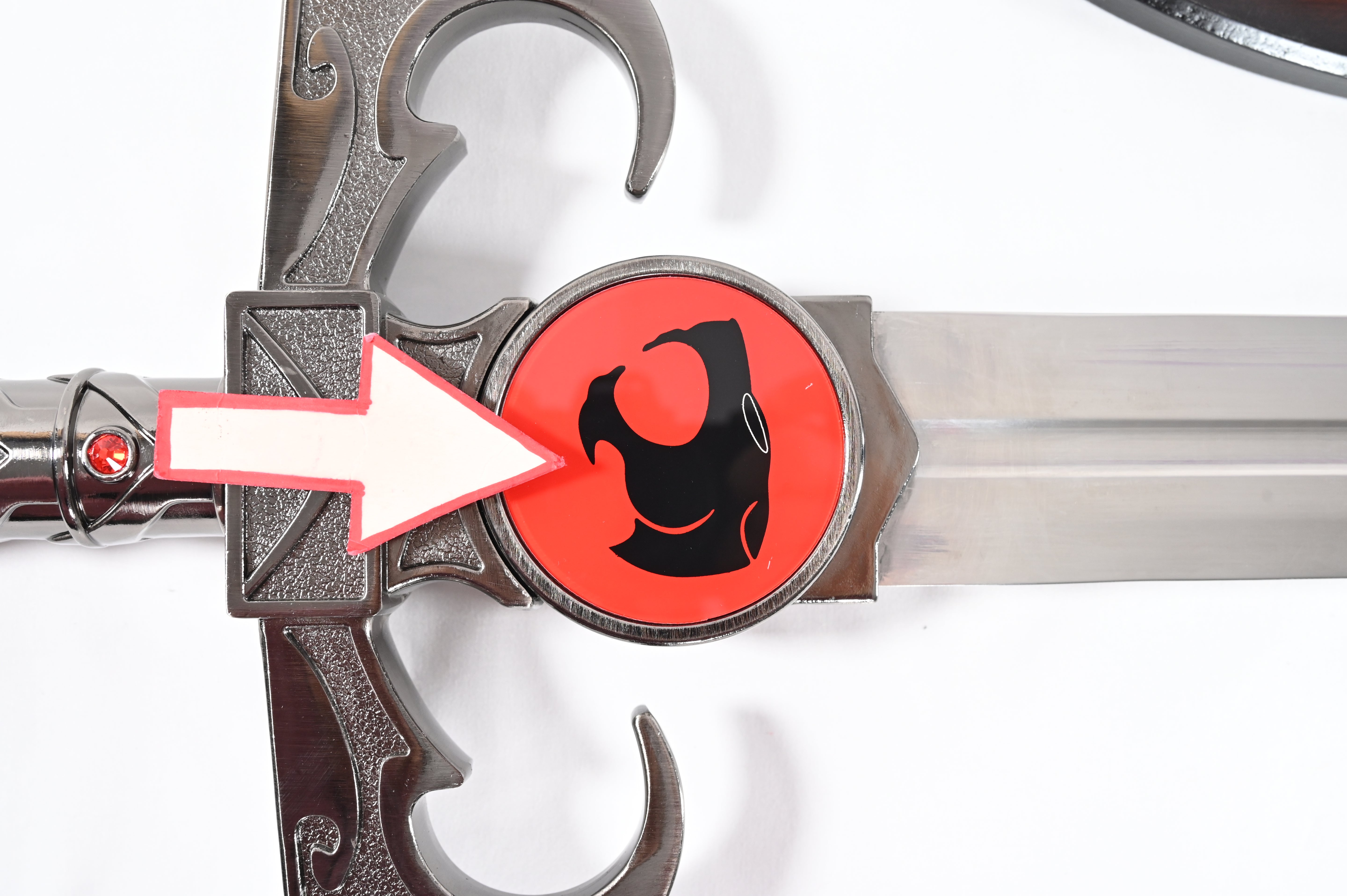 Espada del Augurio - logo dañado, soporte chueco
