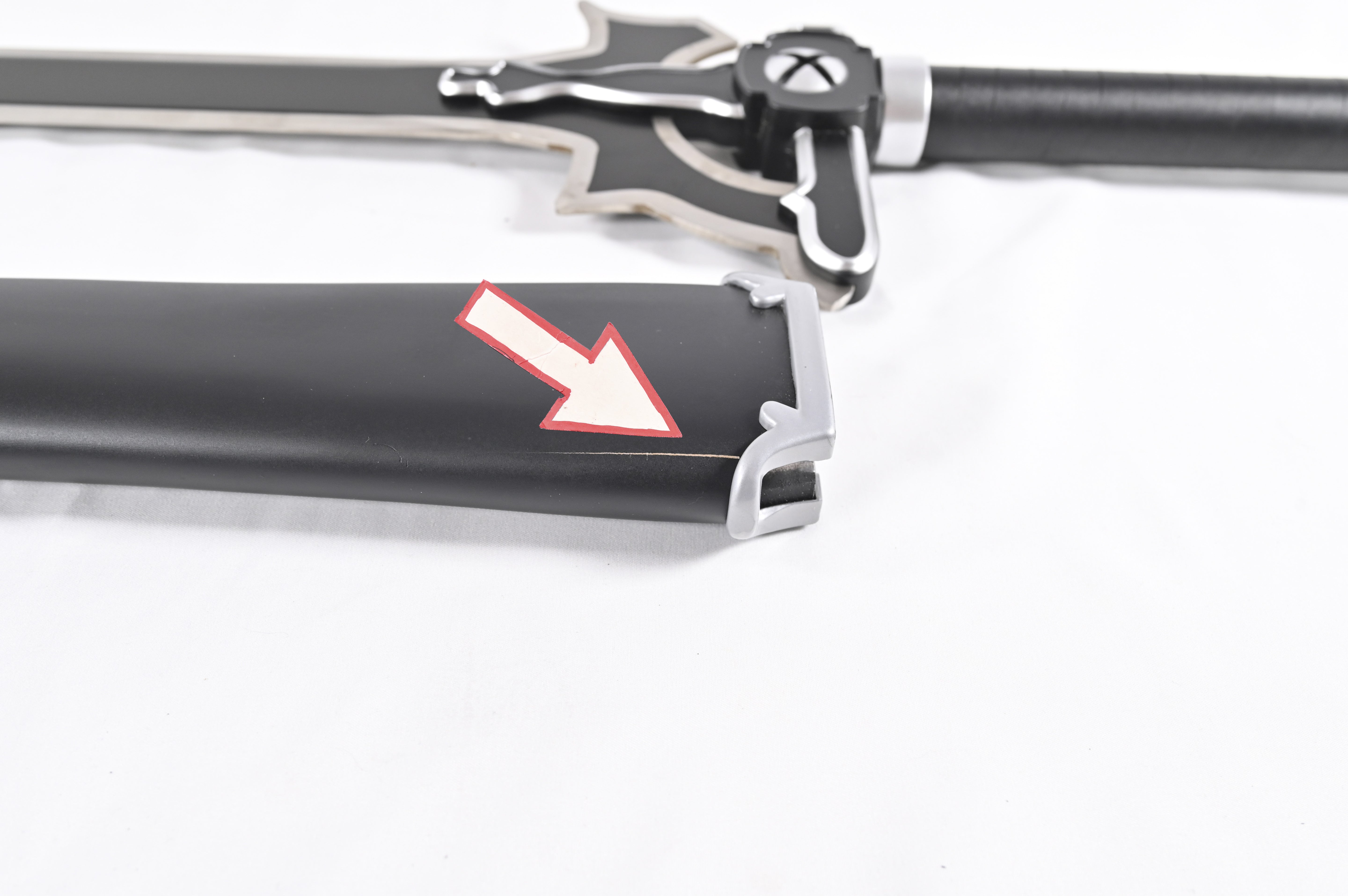 Elucidator - funda quebrada, hoja dañada