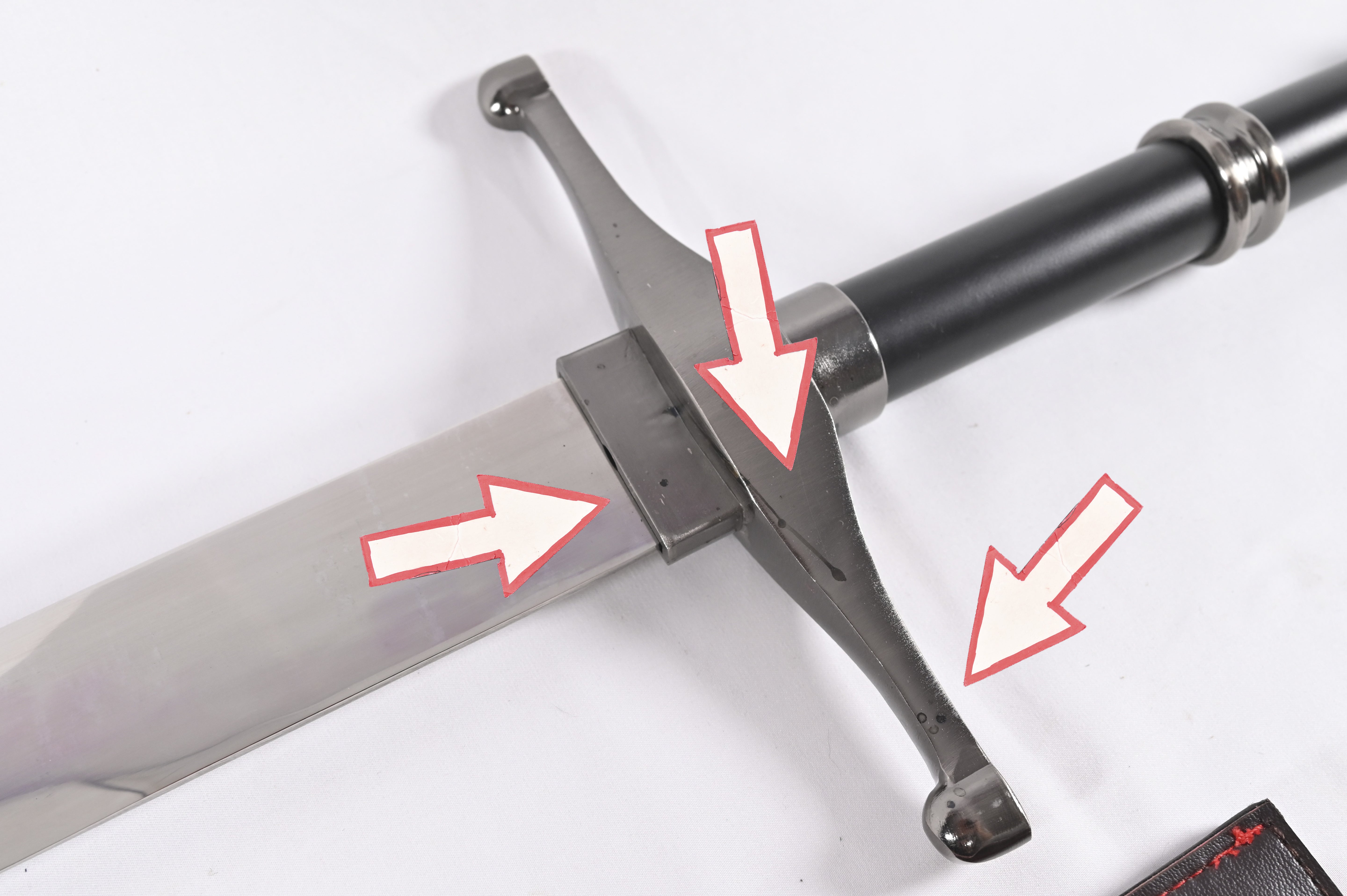 Brave Sword - guardamanos y pomo manchados