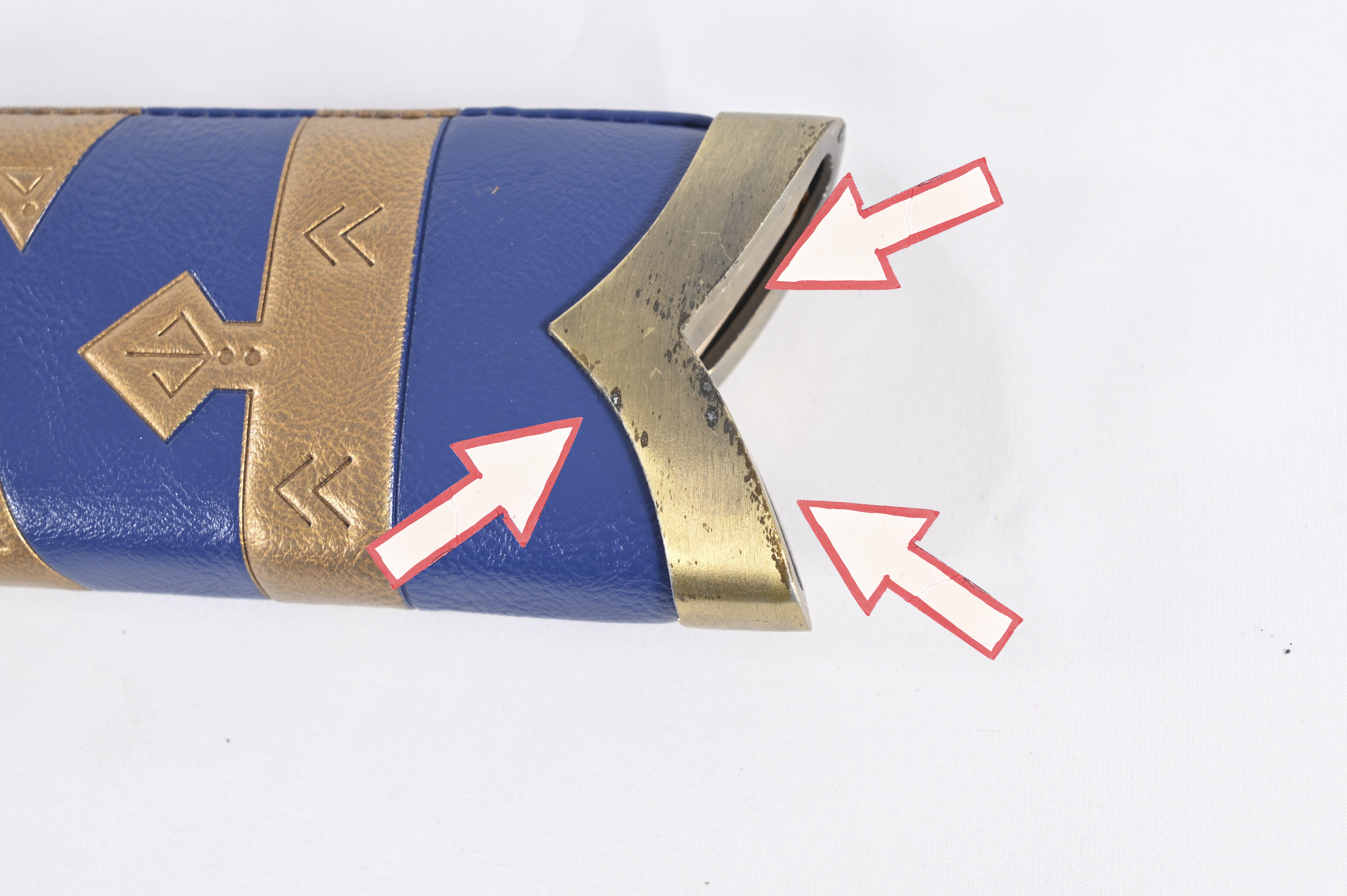 Royal Master Sword - guardamanos manchado, funda manchada, hoja con picaduras