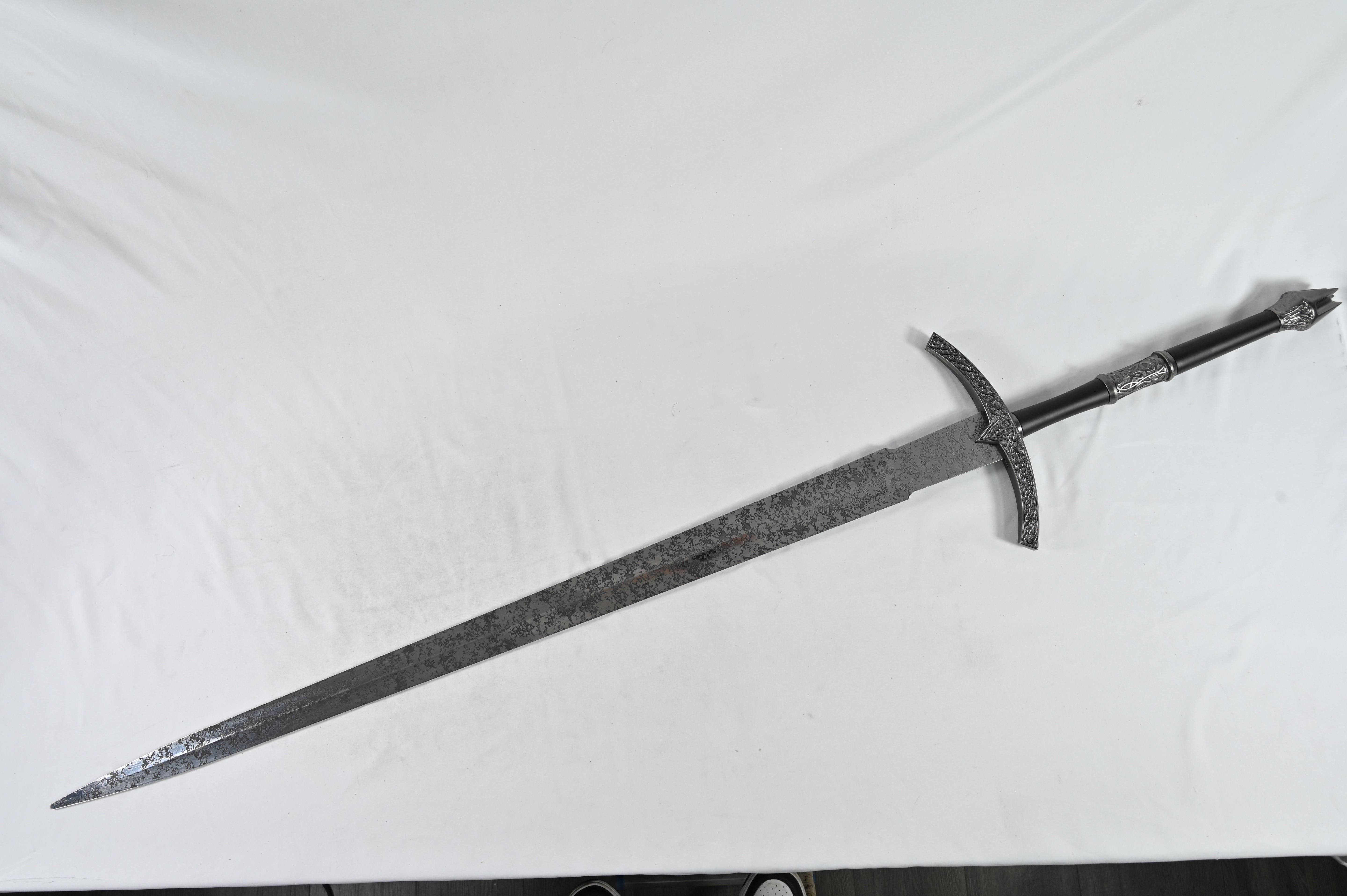 El Rey Brujo - empuñadura manchada, pomo dañado