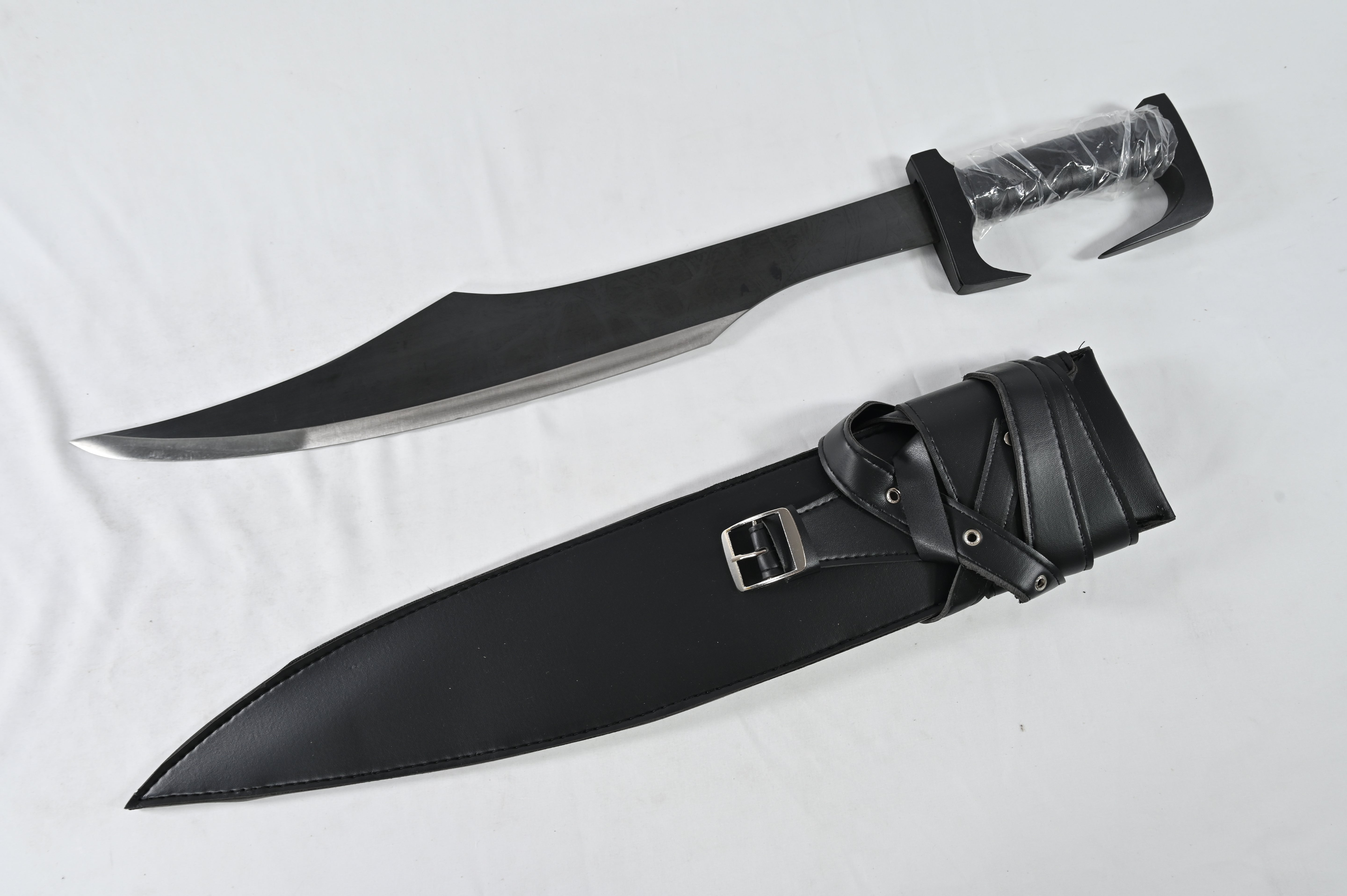 Spartan Sword - hoja manchada, funda dañada
