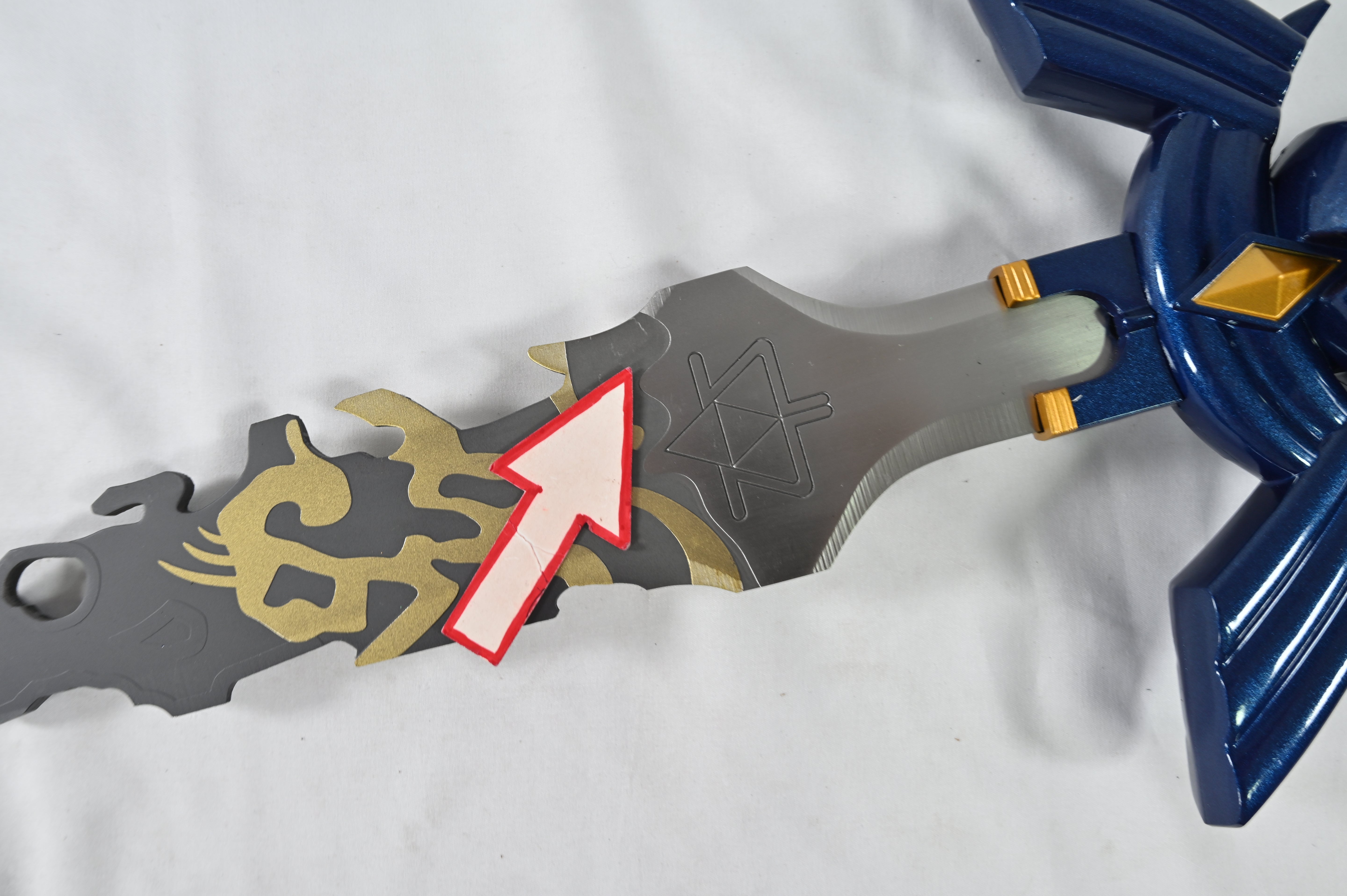 Broken Master Sword - hoja manchada y mal pintada por una cara