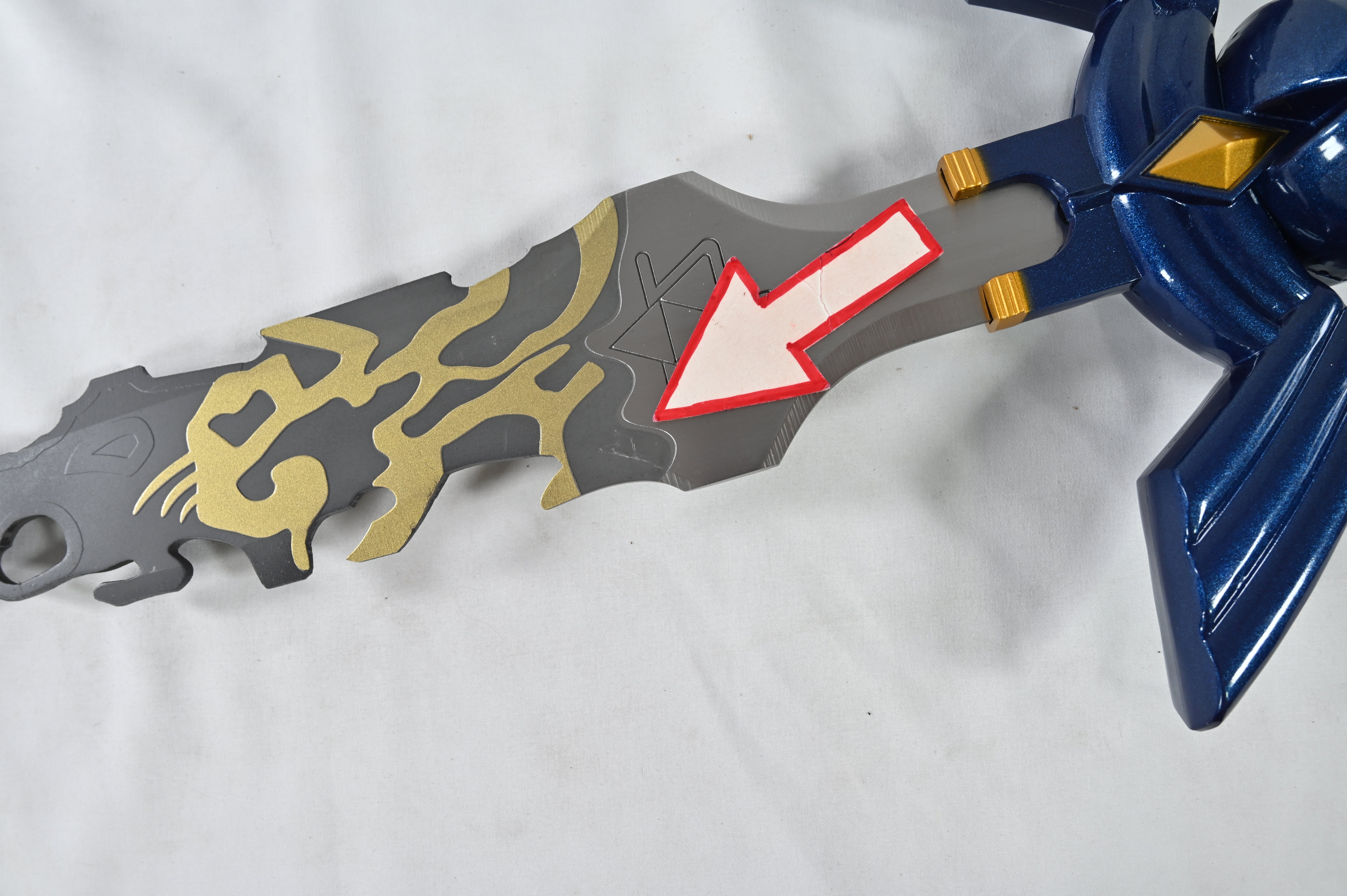 Broken Master Sword - hoja manchada y mal pintada por una cara