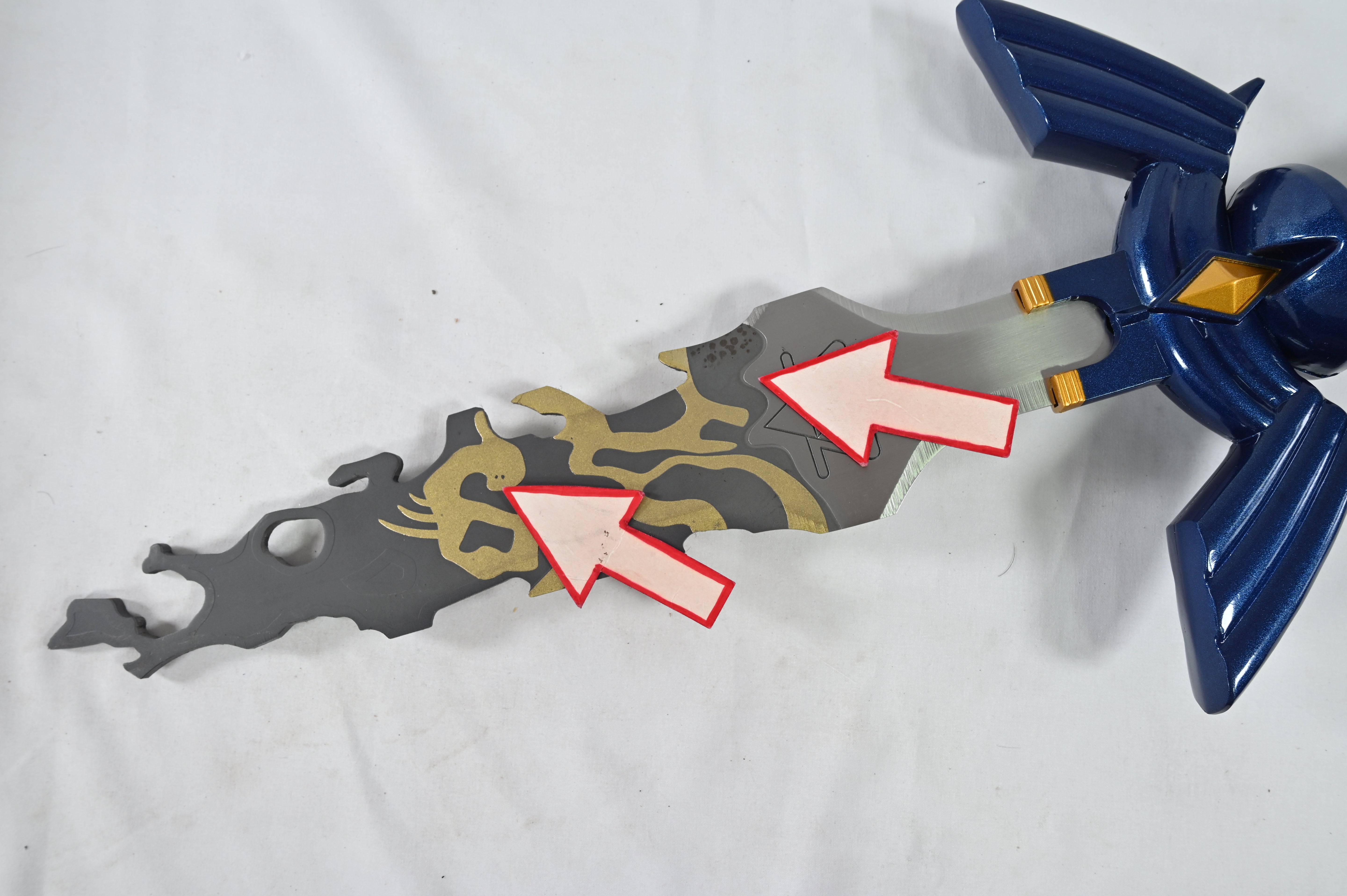 Broken Master Sword - hoja manchada, pintura dañada