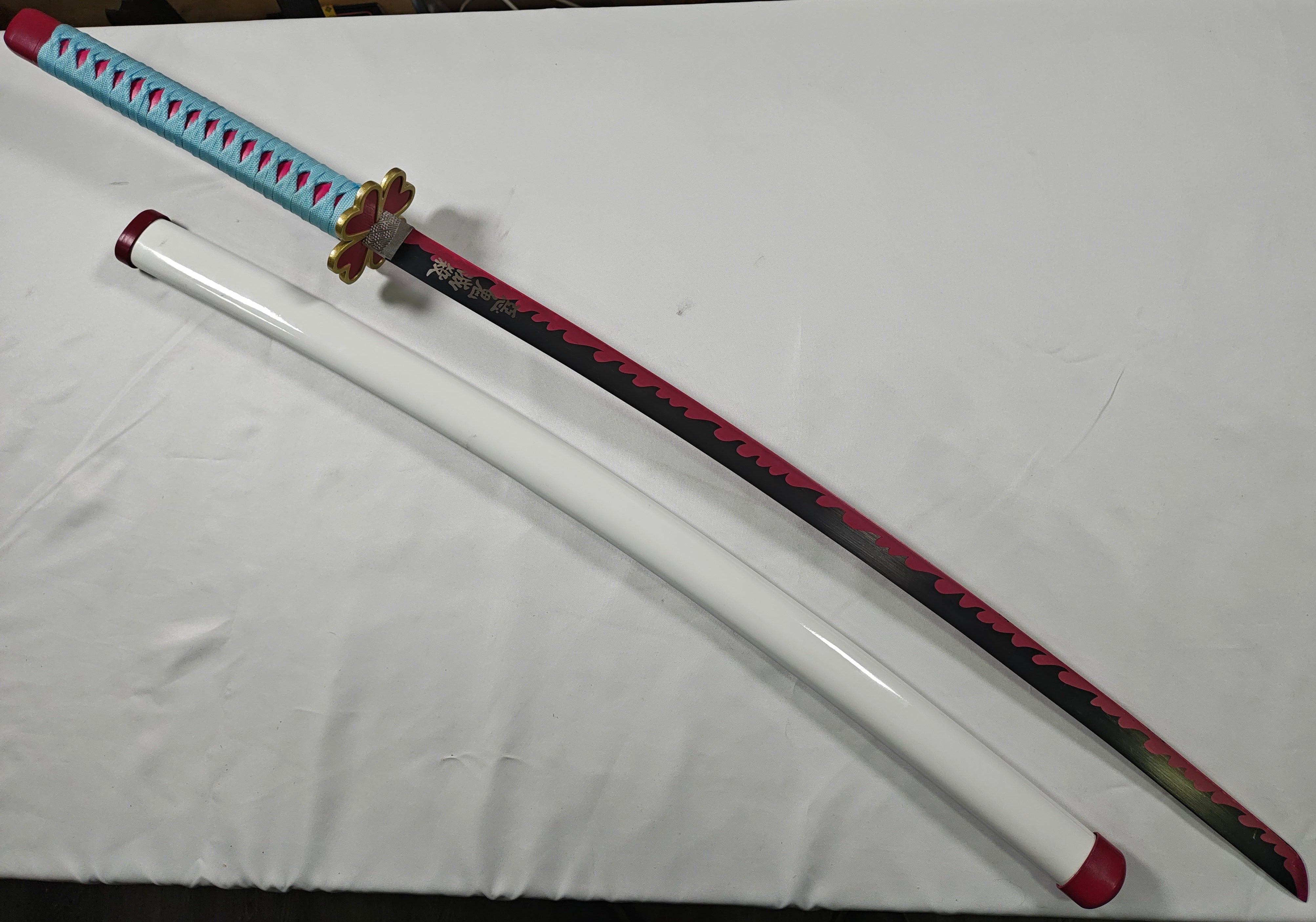 Love Hashira - funda trizada, hoja descuadrada