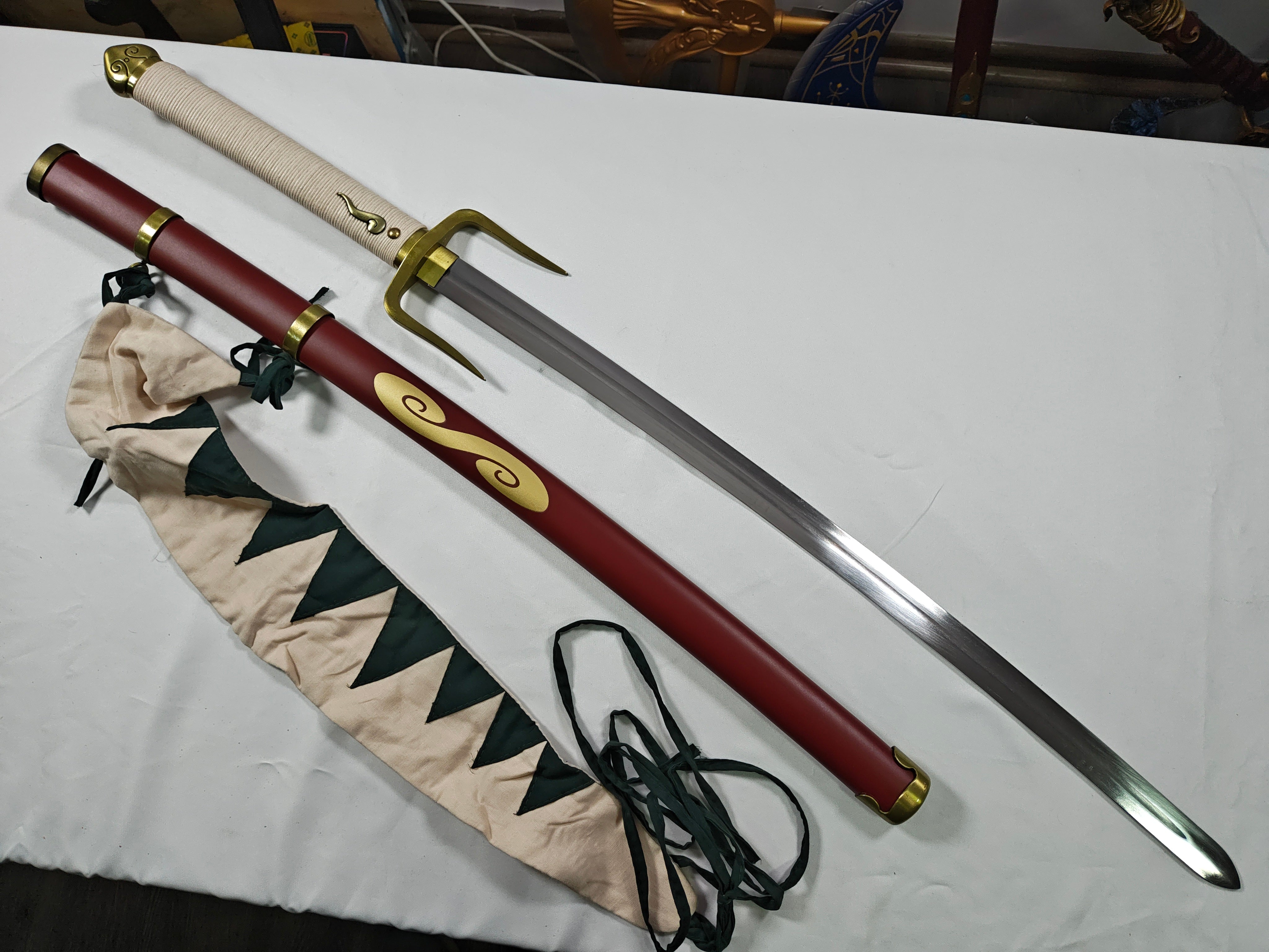 Typhoon Swell - hoja rayada, pomo chueco