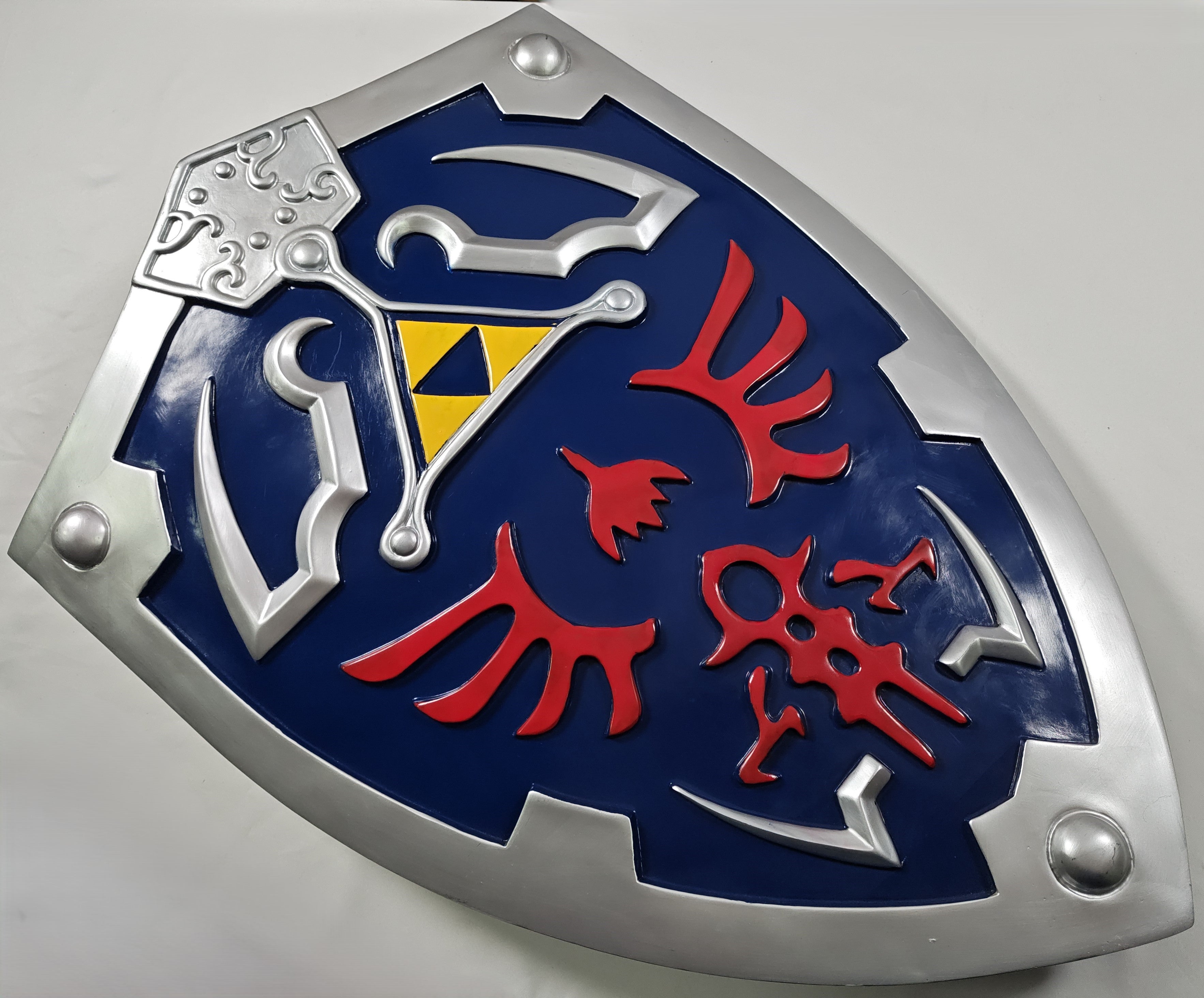 Escudo del Héroe - rayado, pintura dañada