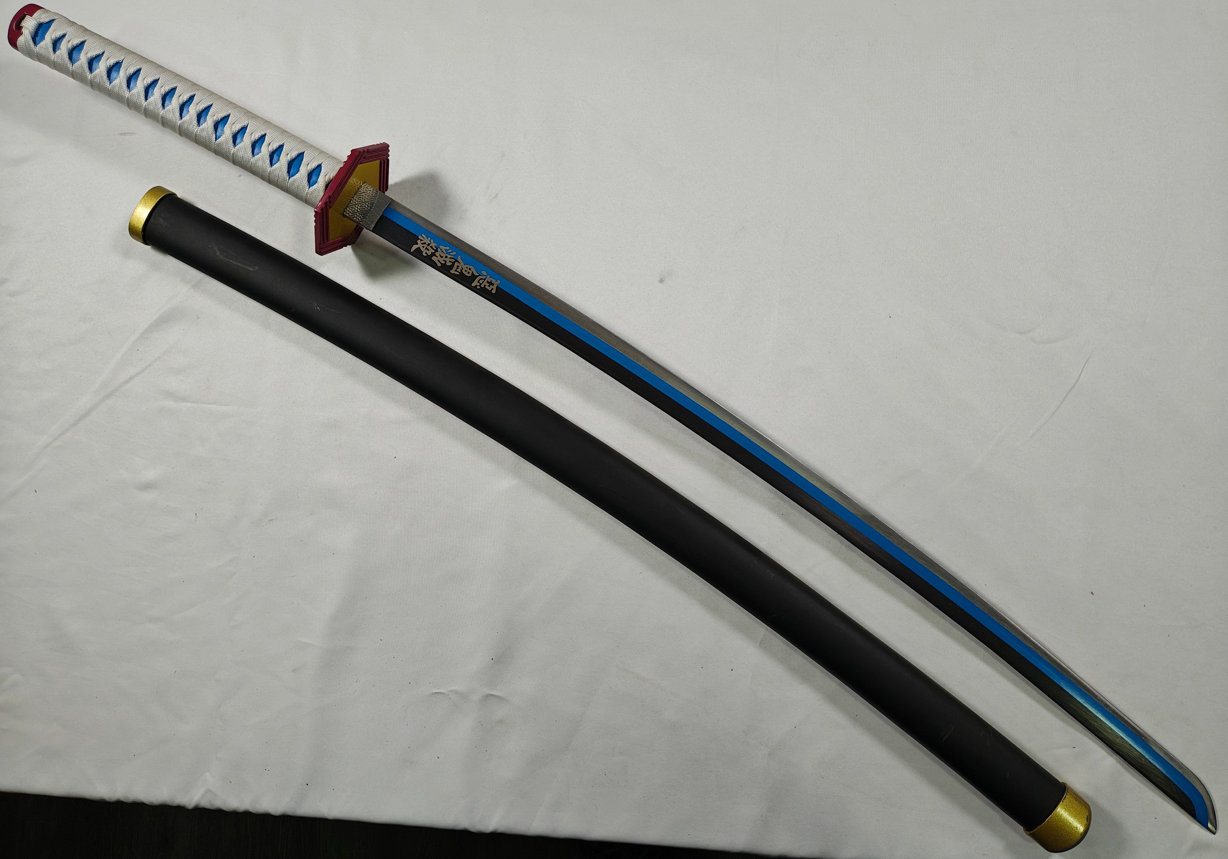 Water Hashira - hoja rayada, funda manchada, tsuba manchado