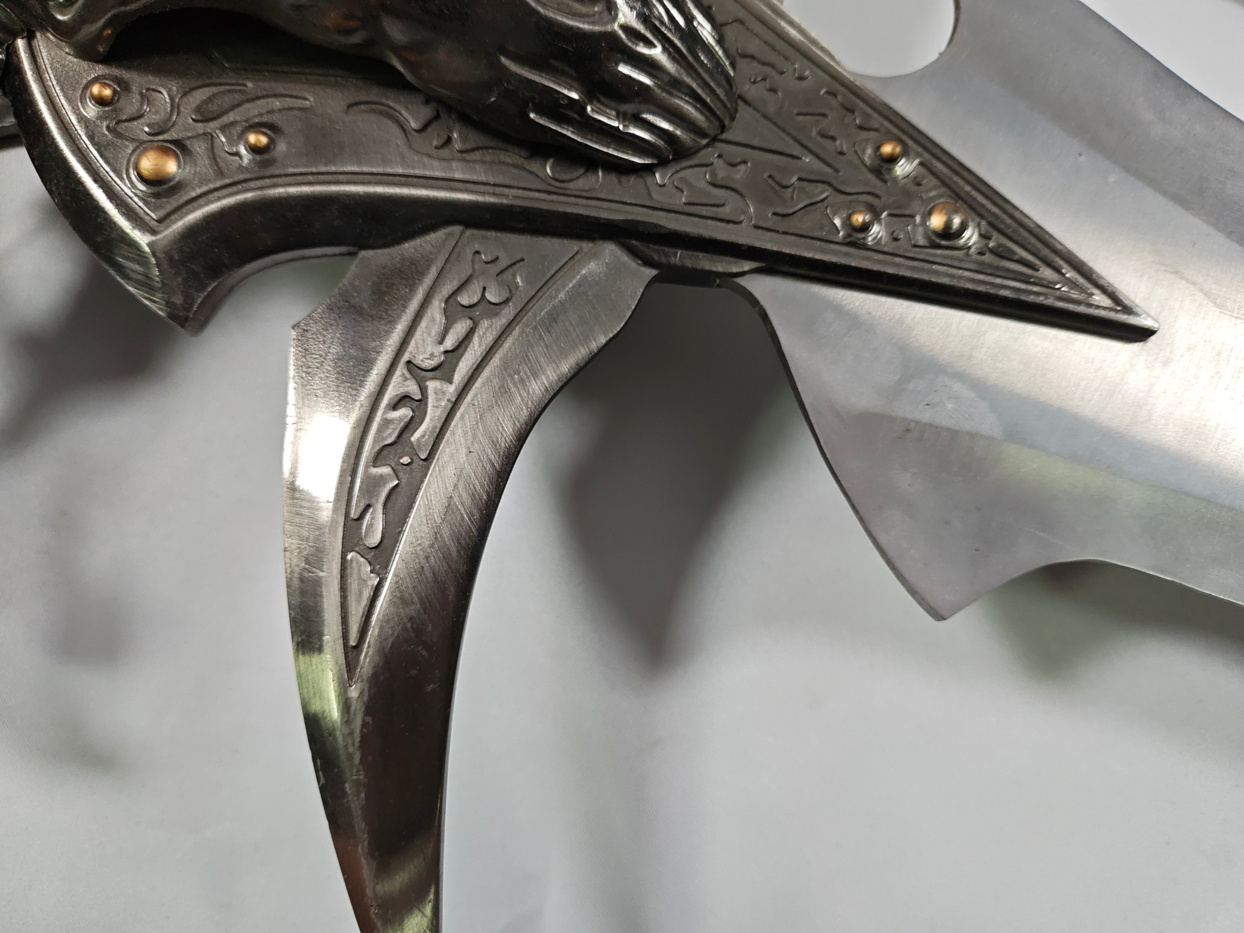 Frostmourne - hoja rayada y manchada, soporte dañado