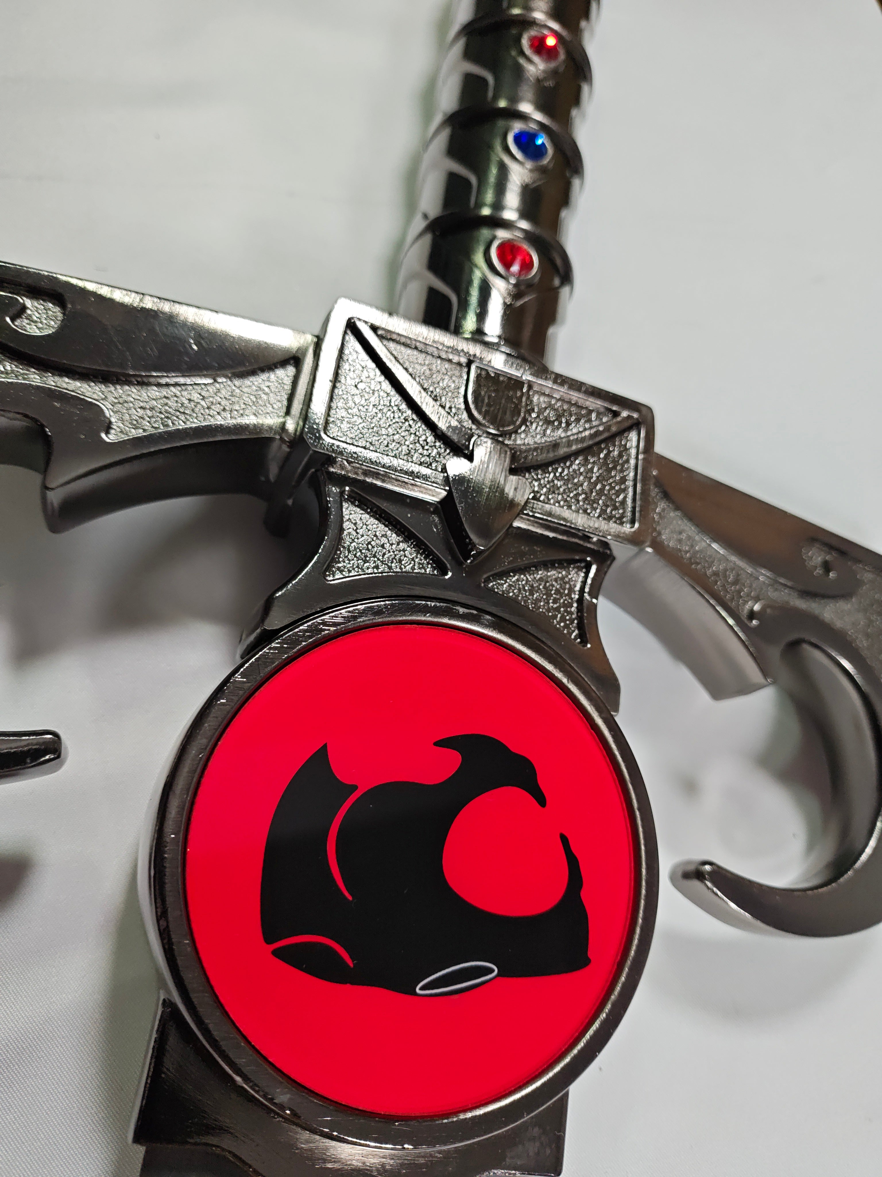Espada del Augurio - logo dañado, fragmento en interior del mango (hace ruido al mover)