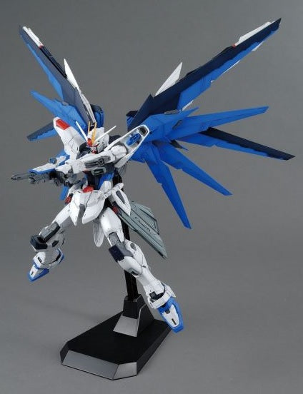 MG 1/100 Freedom Ver. 2.0 Gundam